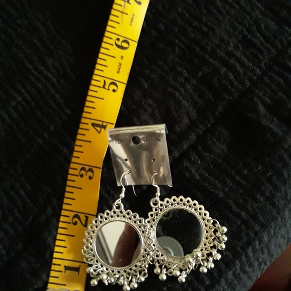 Earrings - Picture 2 of 3